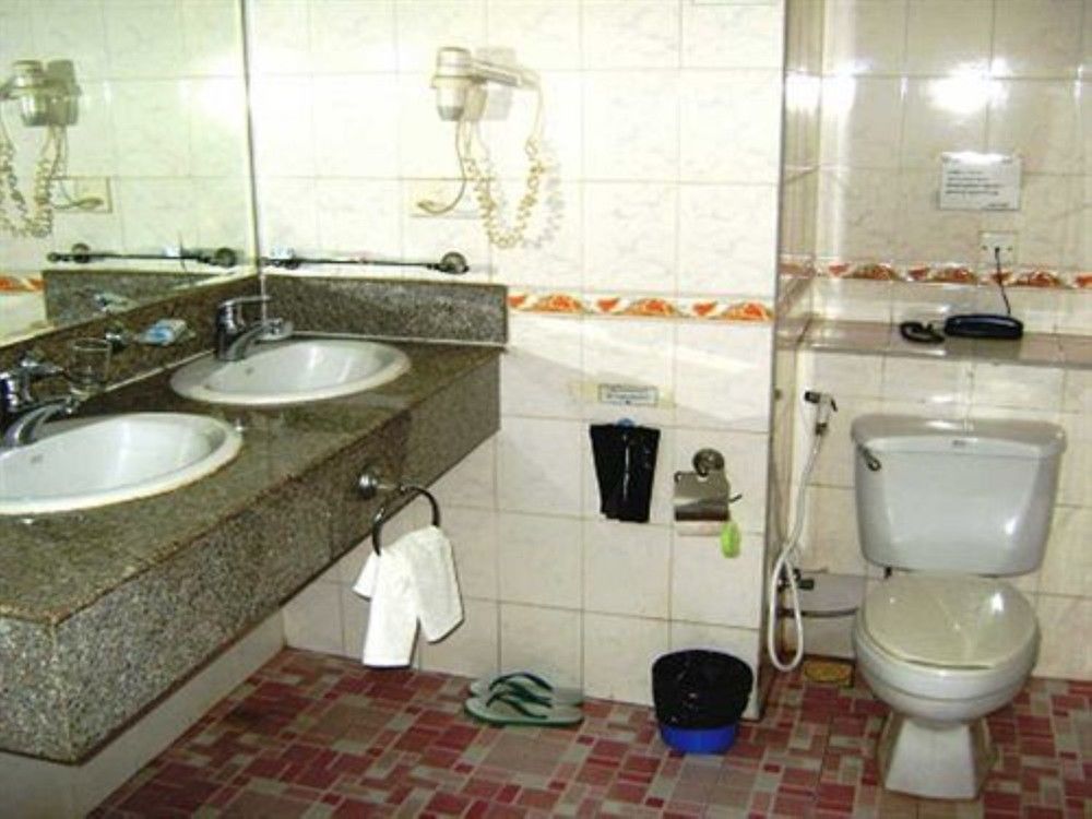 Excel Palace Hotel Yangon Ngoại thất bức ảnh